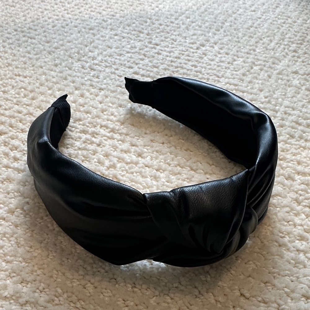 Sleek Black Knotted Headband